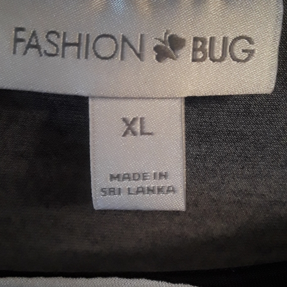 High Contrast Dress - Picture 2 of 3